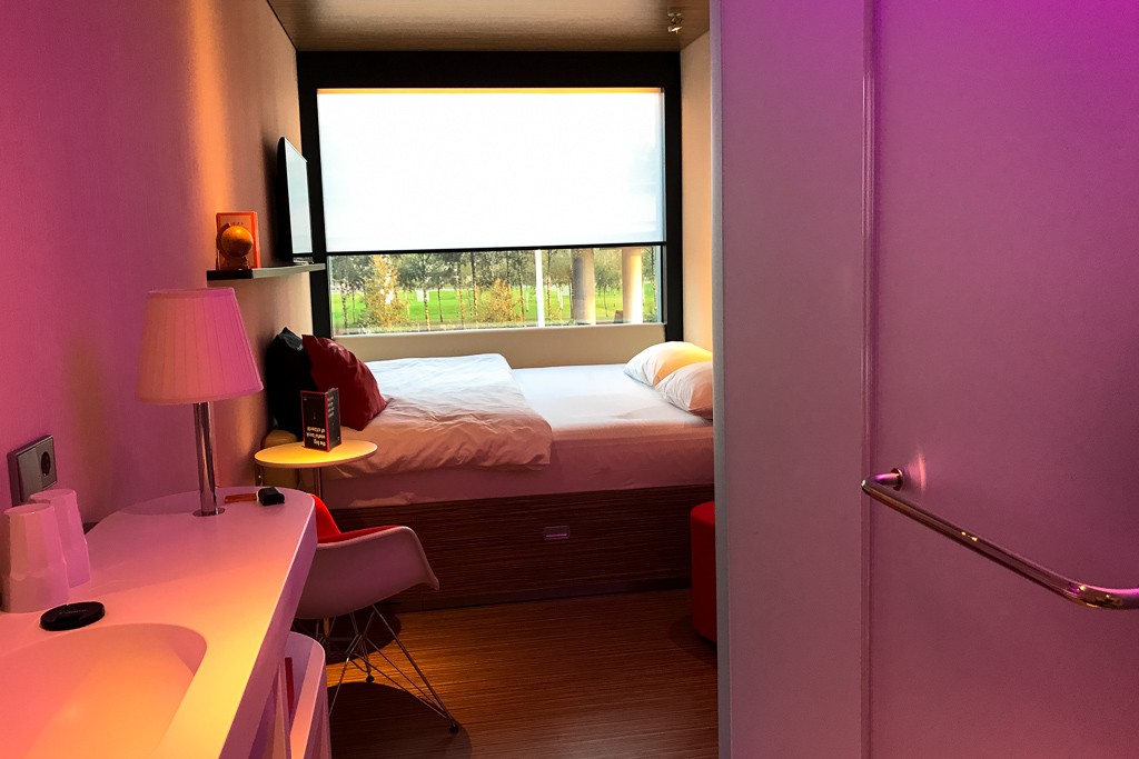 citizenm schiphol airport hotel